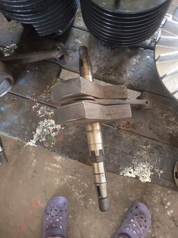 Motor a díly na PF - 7