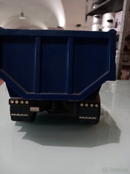 Nákladní auto MACK Granite se sklápěčkou - Bruder 2823 - 7