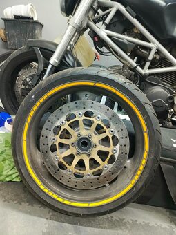 Přední a zadní kolo s kyvkou tlumič Ducati Monster 620 - 7