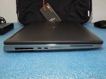 Dell Precision 7540 IPS 6.Jádro i7 2TB Quadro RTX3000 64GB - 7