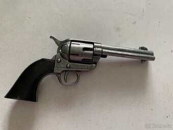 Replika revolver dekorace - 7
