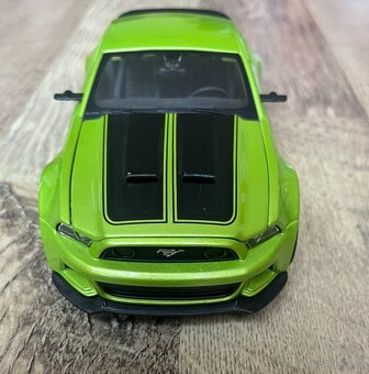 Model 1:24 Ford Mustang GT - MAISTO - 7
