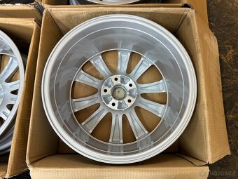 ORIGINÁLNÍ ALU KOLA HYUNDAI I40 8Jx18 ET46 5X114,3 - 7