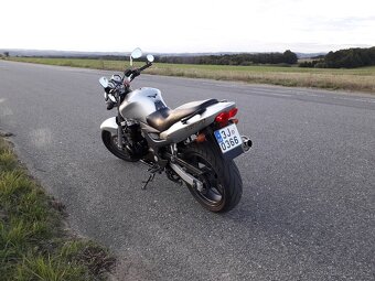 Kawasaki ZR 7 - 7