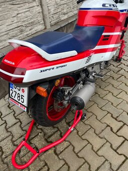 Honda CBR1000F - 7