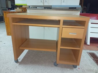 Prodám hezký PC stůl.š-96,v-76,h-69 cm - 7