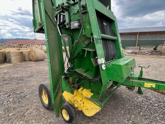 Lis na kulaté balíky John Deere 590 - 7