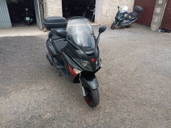 Piaggio xevo 125 Cz doklady v ceně Černý 2 s kufrem - 7