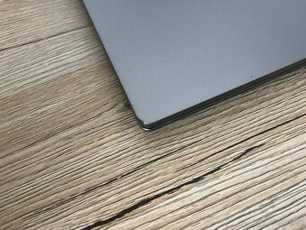 Lenovo IdeaPad Slim 3 - 6 Hodinová Výdrž Baterie - 7