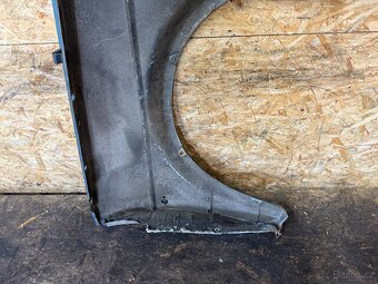 LEVÝ PŘEDNÍ BLATNÍK VOLKSWAGEN GOLF 2 - 7