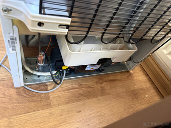 Lednice z mrazákem Beko 200 litrů zánovní - 7