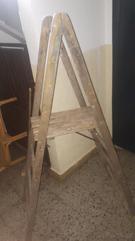 Štafle dřevěné s plošinou (stupačkou), schůdky, žebřík - 7