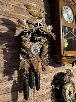 Perfektní starožitné kukačky s hracím strojkem. - 7