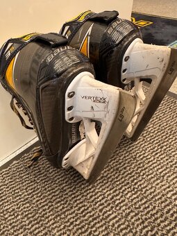 BRANKÁŘSKÉ BRUSLE BAUER SUPREME 3S PRO vel. 39/5 EE - 7