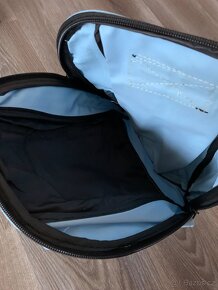 Nový černý batoh s bílým - 7