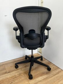 Kancelářská židle Herman Miller Aeron Remastered Full - 7
