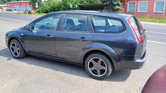 Ford Focus 1.6 16v rok 2005 klima - 7