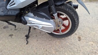 Skútr Keeway Matrix 50ccm – Téměř nejetý - 7