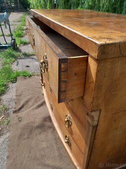 Starožitná komoda - 7