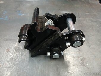 Rychloupínak pro minibagr - 7