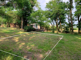 Krásný a jedinečný pozemek 2112 m2 v Nebovidech u Brna - 7