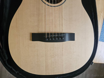 Nová celomasivní cestovní elektroakustická kytara FURCH - 7