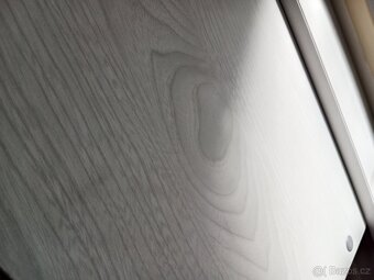 Pěkný karavan s moderními skříňkami - 7