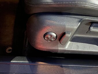 Volkswagen Passat 2.0 TDi , 103 kW nafta, 2010 - 7