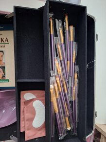 Kosmetický kufr plus učebnice a příslušenství nové - 7