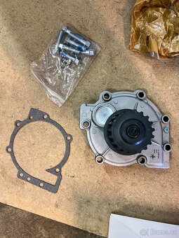 Rozvodová sada s vodní pumpou INA Volvo / Ford - 7