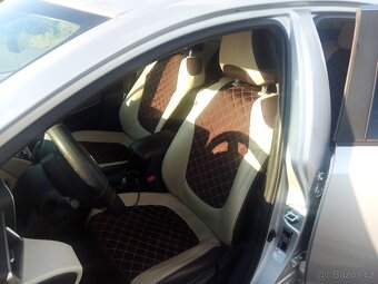 Toyota Corolla sedan hybrid 1.8 stříbrná - 7