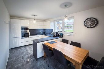 Prodej rodinného domu 7+1, Pohořelice - 7