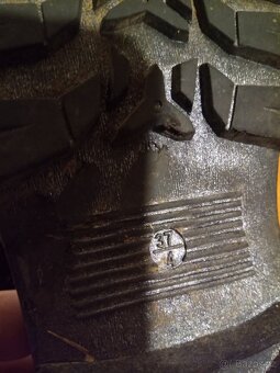 Prodám kotníčkové boty černé barvy vel.37 - 7