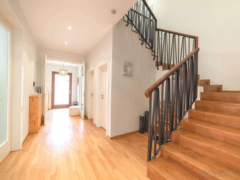 Exkluzivní vila 5+1, 348 m², bazén, sauna, pozemek 996 m², S - 7