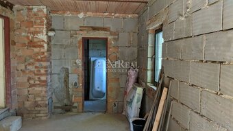 Prodej hrubé stavby domu 5+1, 140 m2 s pozemkem 954 m2, Kyšk - 7