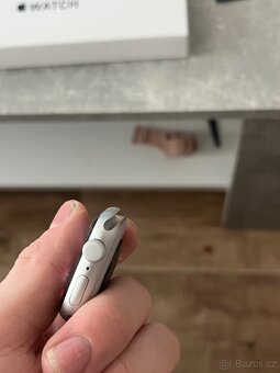 Apple Watch SE 2.generace - 7