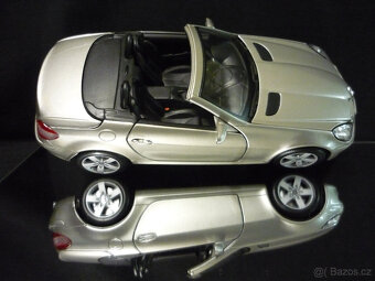 Mercedes Benz SLK Maisto 1/18 - 7