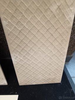 Keramické obklady – bílé, zelené, modré (celkem 22 ks) - 7