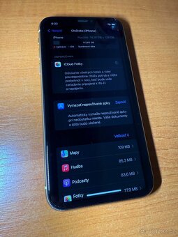 Apple iPhone XR 128GB - 7