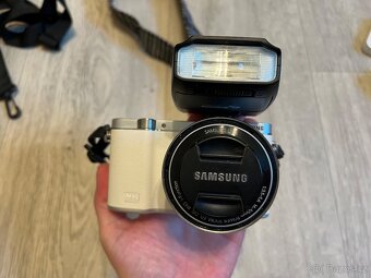 Samsung NX3000 + objektiv 16–50 mm OIS Power Zoom + přísluše - 7
