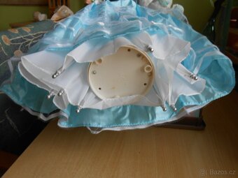 Hrací a točící se panenka vysoká 64cm - málo použitá - 7