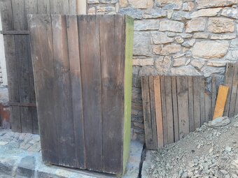 Dřevěná šatní skříň antik - 7