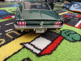 Ford mustang 1:18 bburago - 7