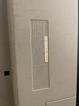 Klávesy Yamaha DGX-300 - 7