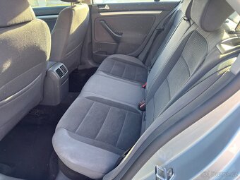 VW Jetta 1.6i 85kw koupeno v CZ Automatická Klima - 7