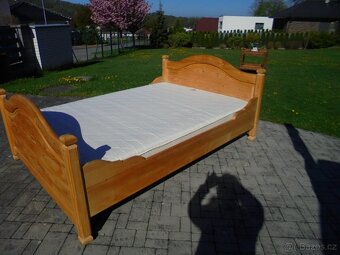 stylová dřevěná postel, rošt, matrace, smrk masiv - 7