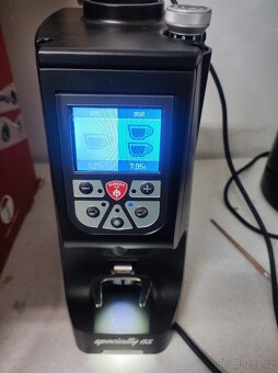 Mlýnek Eureka Atom Specialty 65 + automatický tamper Eureka - 7