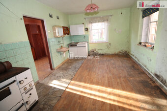 Zemědělská usedlost se dvěma rodinnými domy, stodolou, garáž - 7