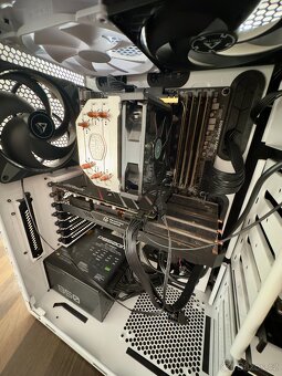 STARŠÍ HERNÍ PC i7 5820K/5600 XT/32G RAM/256GB SSD - 7
