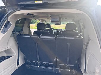 Chrysler Town Country 3,6 Limited 2xDVD Šíbr 2012 - 7